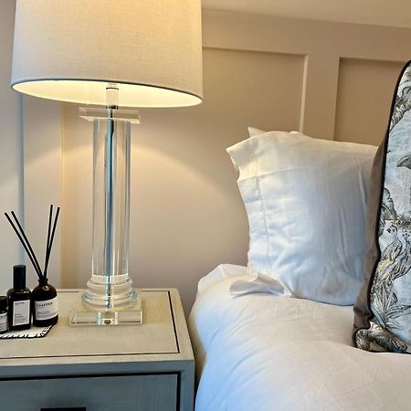 The Noir Blanc Retreat At Ryedale House Apartment York Luaran gambar